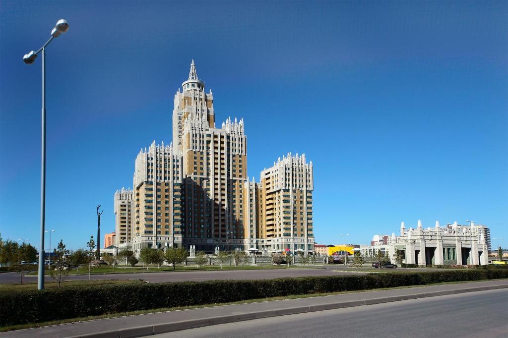 Triumph Apartments Астана Екстериор снимка